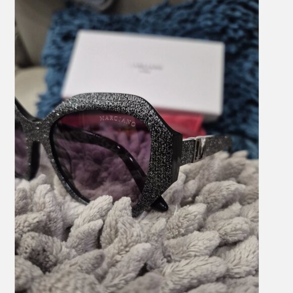 NEW GUESS BY MARCIANO GM00007 Sunglasses 01B 54mm $350 main image 6